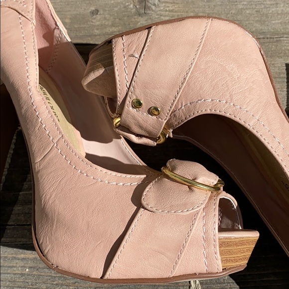 Women’s JustFab peek toe platform heels - Picture 3 of 5